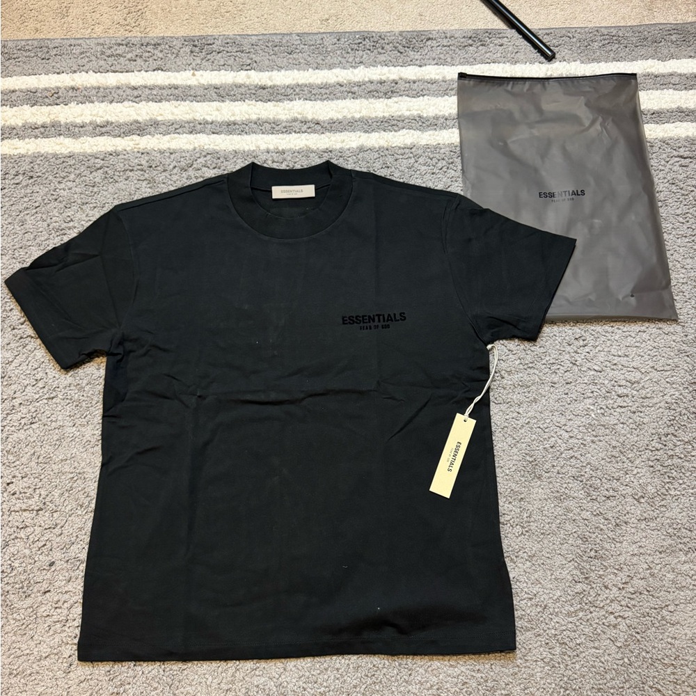 Essentials T-Shirt - Picture 3 of 3